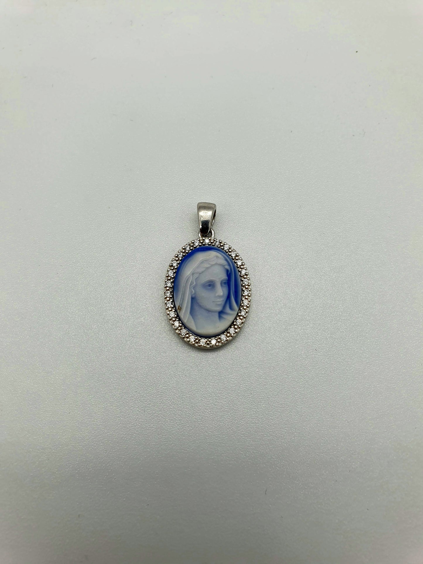 Pendant Sliver 925 with zircons "Queen of peace"