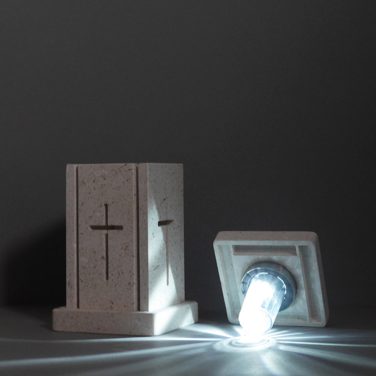 Tombstone solar lamp - LARGE